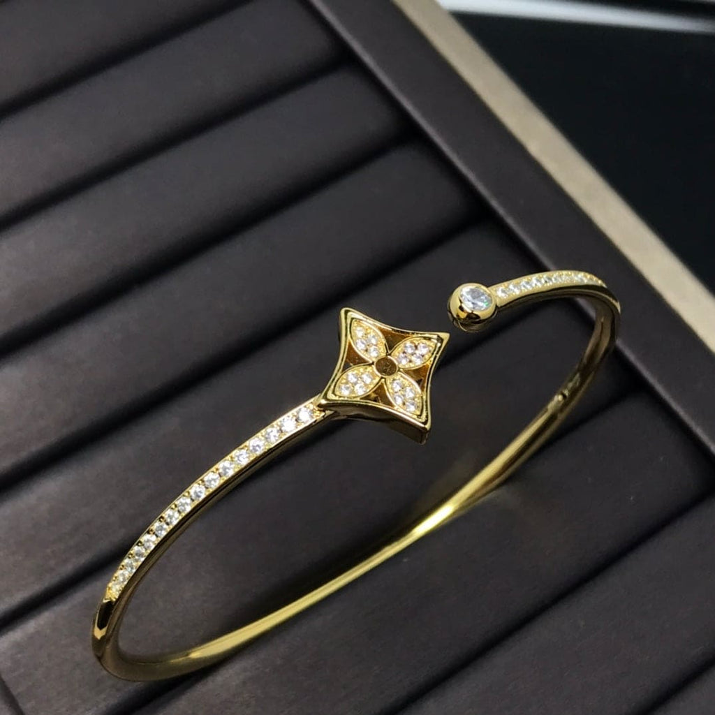 Louis Vuitton Idylle Blossom Twist 18K Gold Bracelet