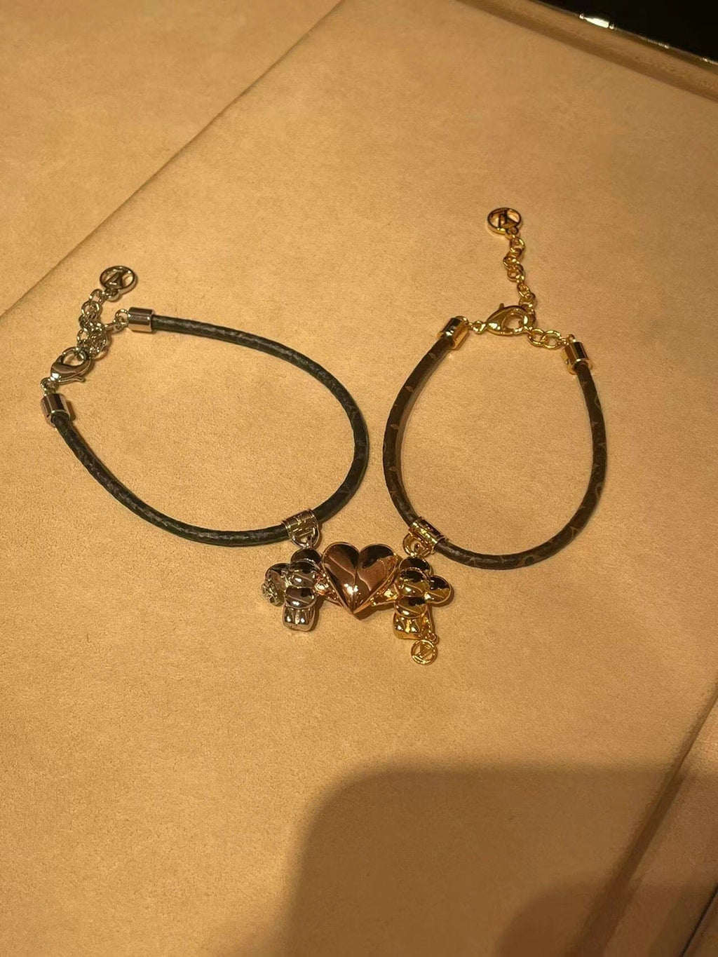 Louis Vuitton Vivienne Amour One Set 18K Gold Bracelet