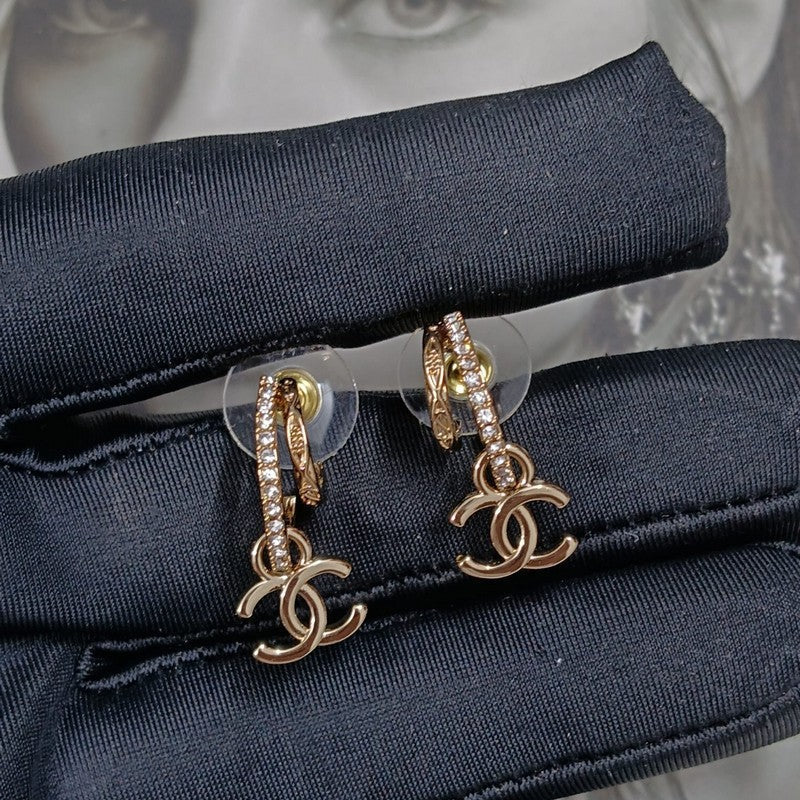 Chanel Vintage Gold 18K Gold Earrings