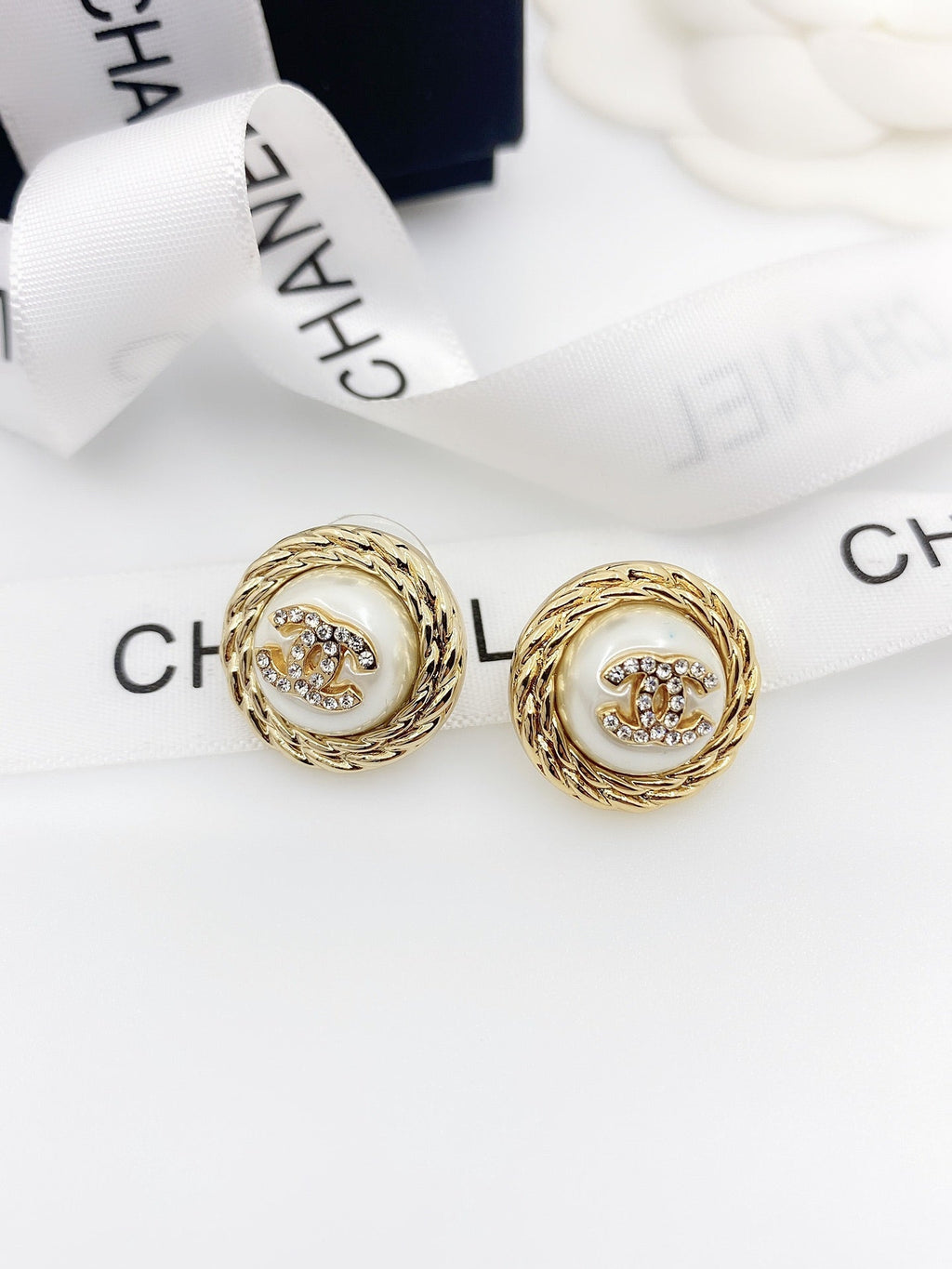 Chanel White Pearl 18K Gold Earrings