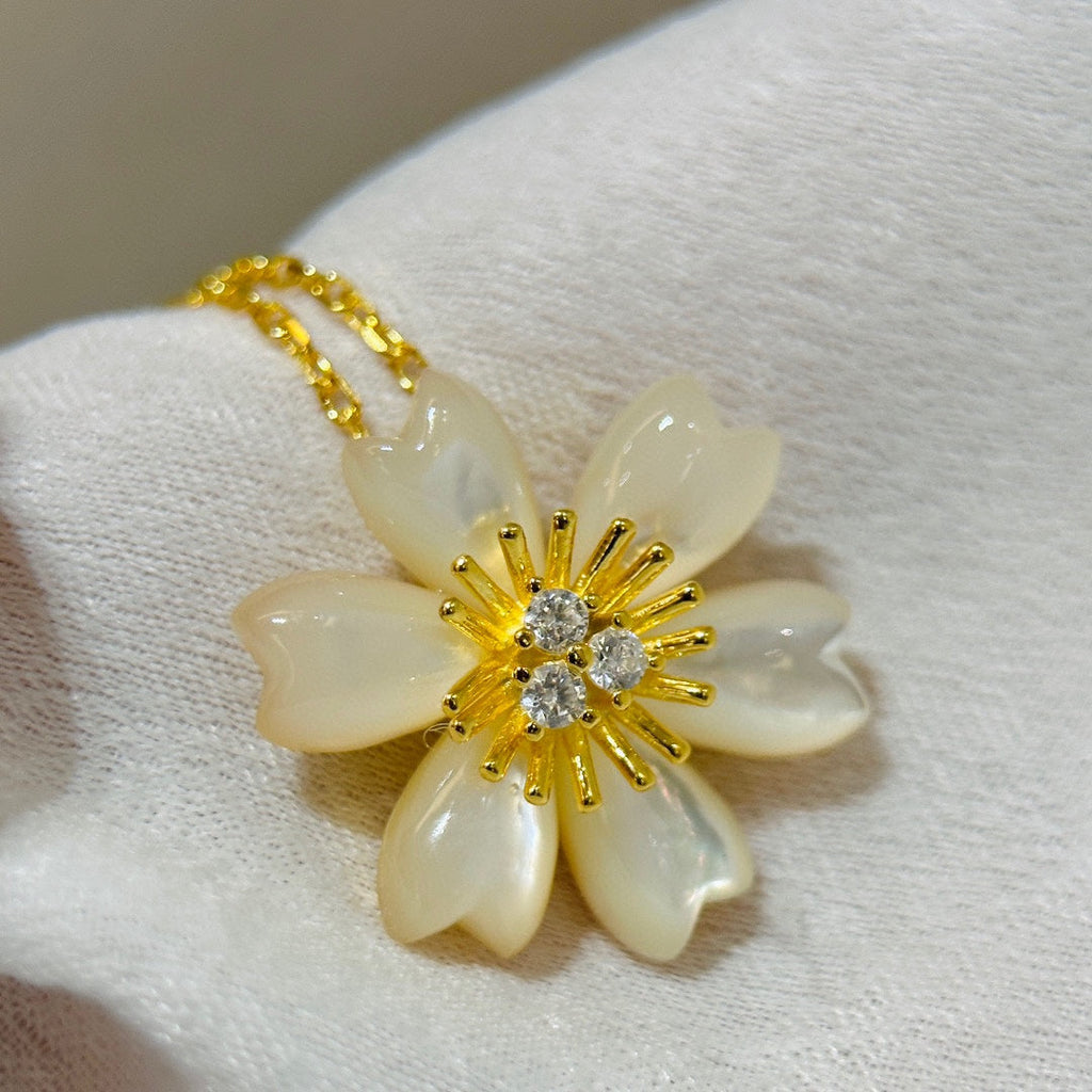 Rose De Noel Clip Pendant 18K Gold Necklace