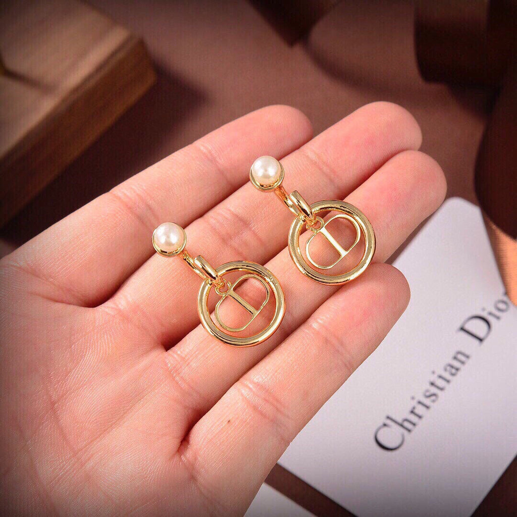 Dior 30 Montaigne Pearls 18K Gold Earrings