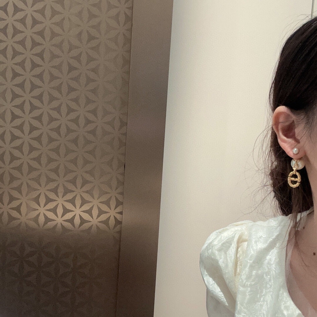 Dior 30 Montaigne Pearls 18K Gold Earrings