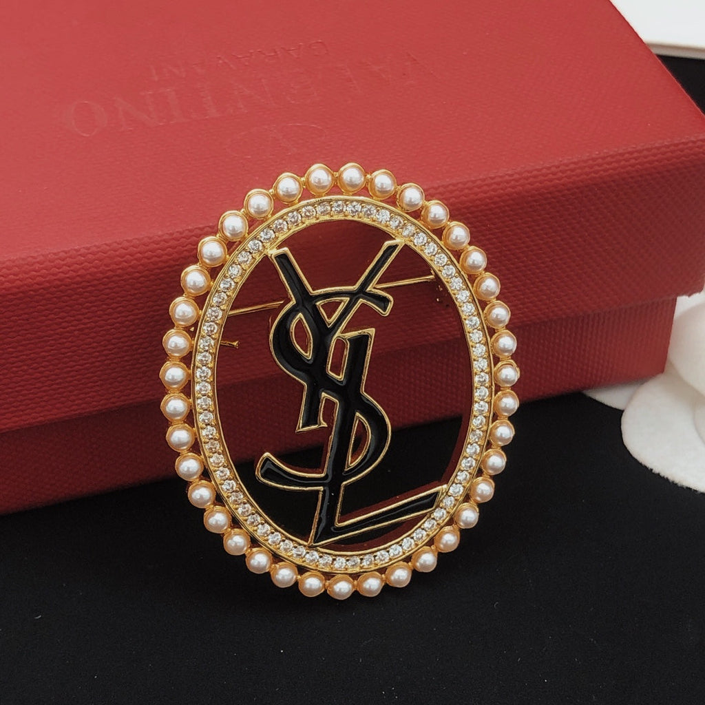 Oval Pearls 18K Gold Brooch
